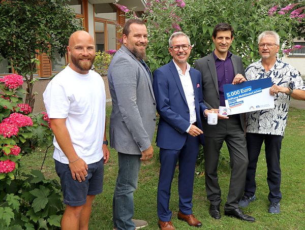 meine Volksbank Raiffeisenbank spendet 5.000 Euro an die Stiftung WeltKinderLachen