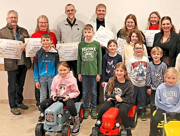 Unterneukirchner Klopfersinger spenden an sechs Organisationen